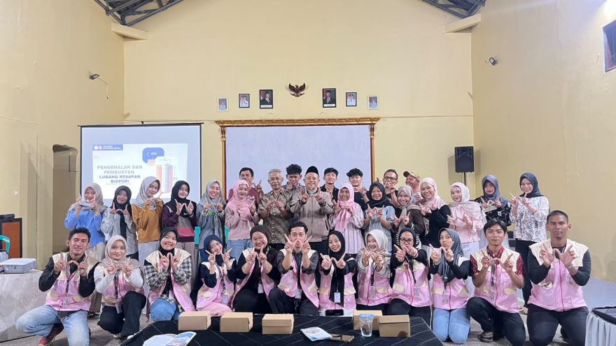 Sosialisasi Pengenalan dan Pembuatan Lubang Resapan Biopori di Desa Wanogara Wetan