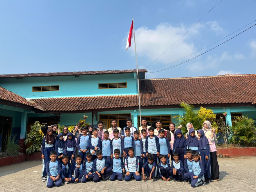 Tim KKN Gelar Sosialisasi Cinta Lingkungan dan Penanaman Pohon Bersama di SDN 1 Wanogara Wetan
